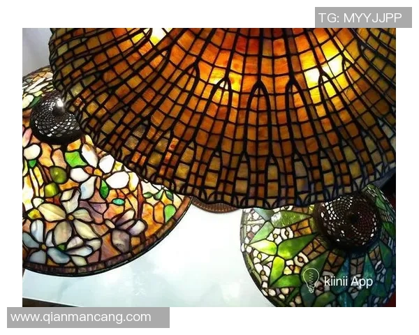 足球巨星壁画玻璃艺术作品打造运动与美学完美融合的视觉盛宴